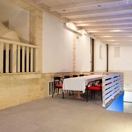 Kruna Grada טרוגיר