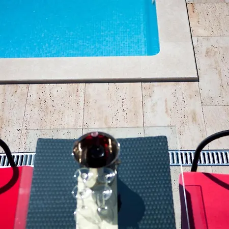 Kruna Grada טרוגיר