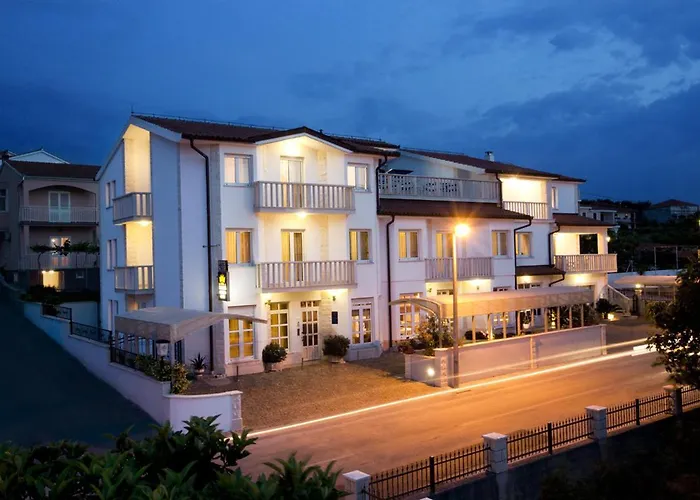 Kruna Grada 트로기르