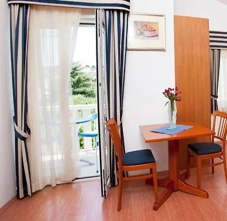 アパート Kruna Grada トロギール